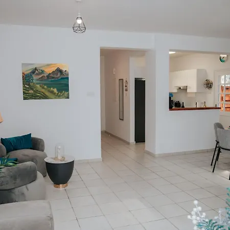 Villa Aphrodite In Paradise Gardens - 3bd With Private Pool By Vichy Holidays