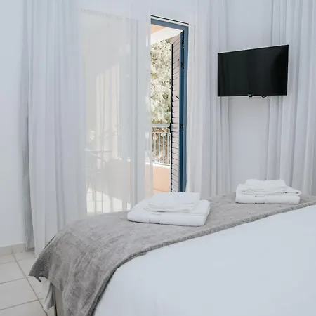 Aphrodite In Paradise Gardens - 3bd With Private Pool By Vichy Holidays Villa *