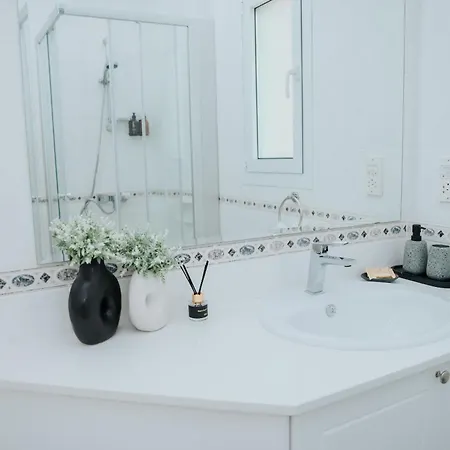 Aphrodite In Paradise Gardens - 3bd With Private Pool By Vichy Holidays Willa Pafos