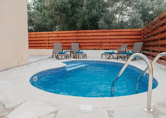 Aphrodite In Paradise Gardens - 3bd With Private Pool By Vichy Holidays Vila *