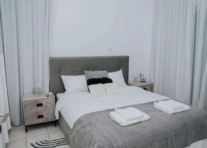 Aphrodite In Paradise Gardens - 3bd With Private Pool By Vichy Holidays 빌라 파포스