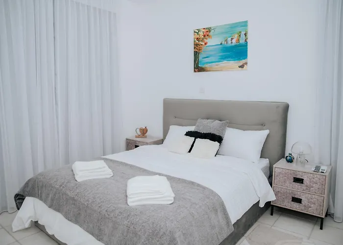 Villa Aphrodite In Paradise Gardens - 3bd With Private Pool By Vichy Holidays Pafos